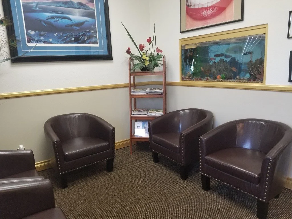 Comfortable waiting area at OC Premier Dentistry